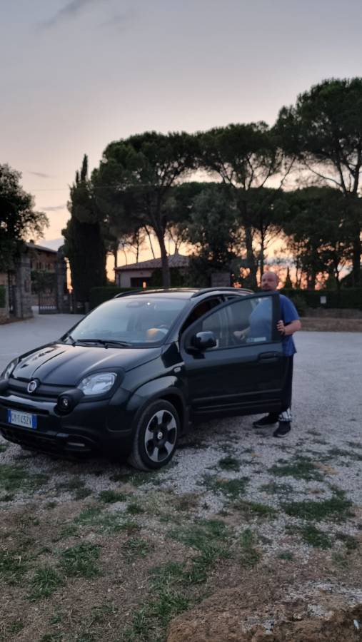 Fotografie realizată de Elena Ioana R. despre închirierea unei mașini Fiat Panda în Bologna (09.07.2025)