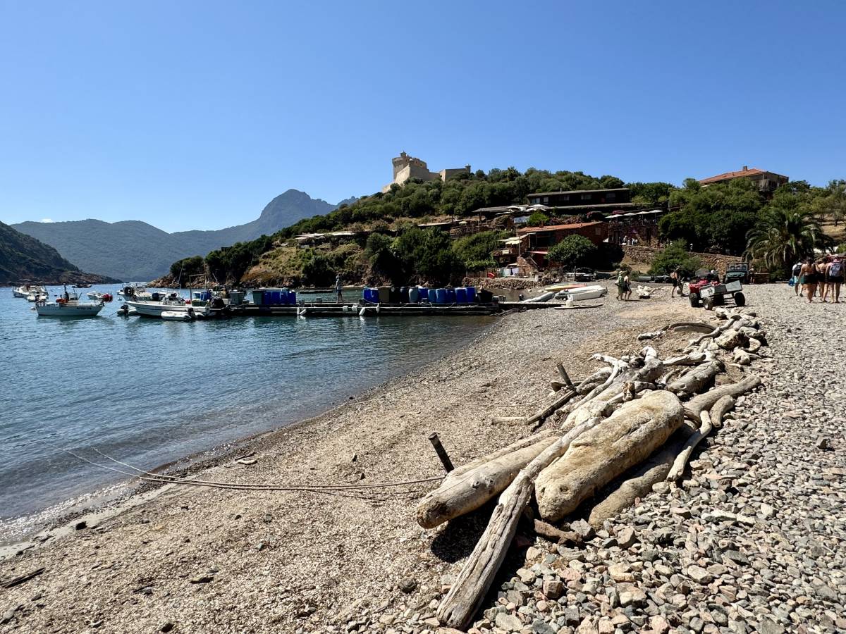 Photo 1 par Claude B. sur la location d'un Renault Clio à Calvi (10/08/2024)