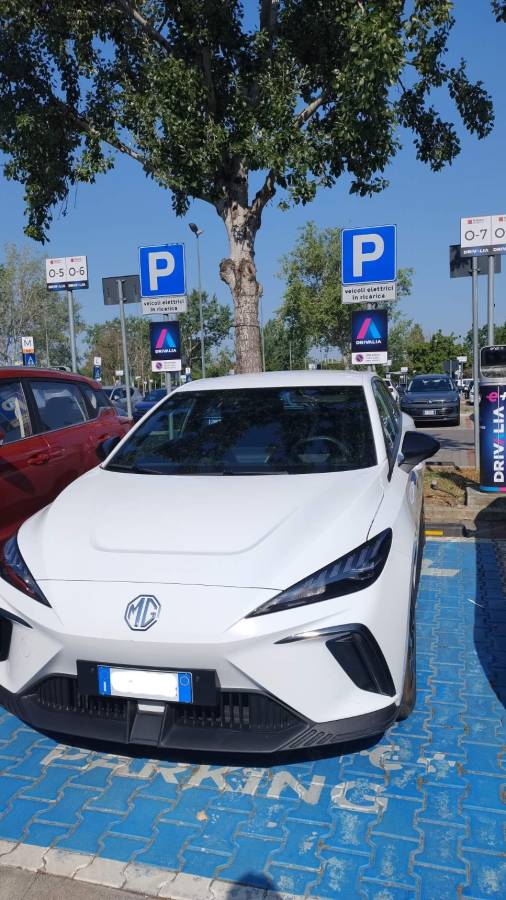 Foto di Mario C. sul noleggio di una Peugeot 208 a Firenze (24/06/25)