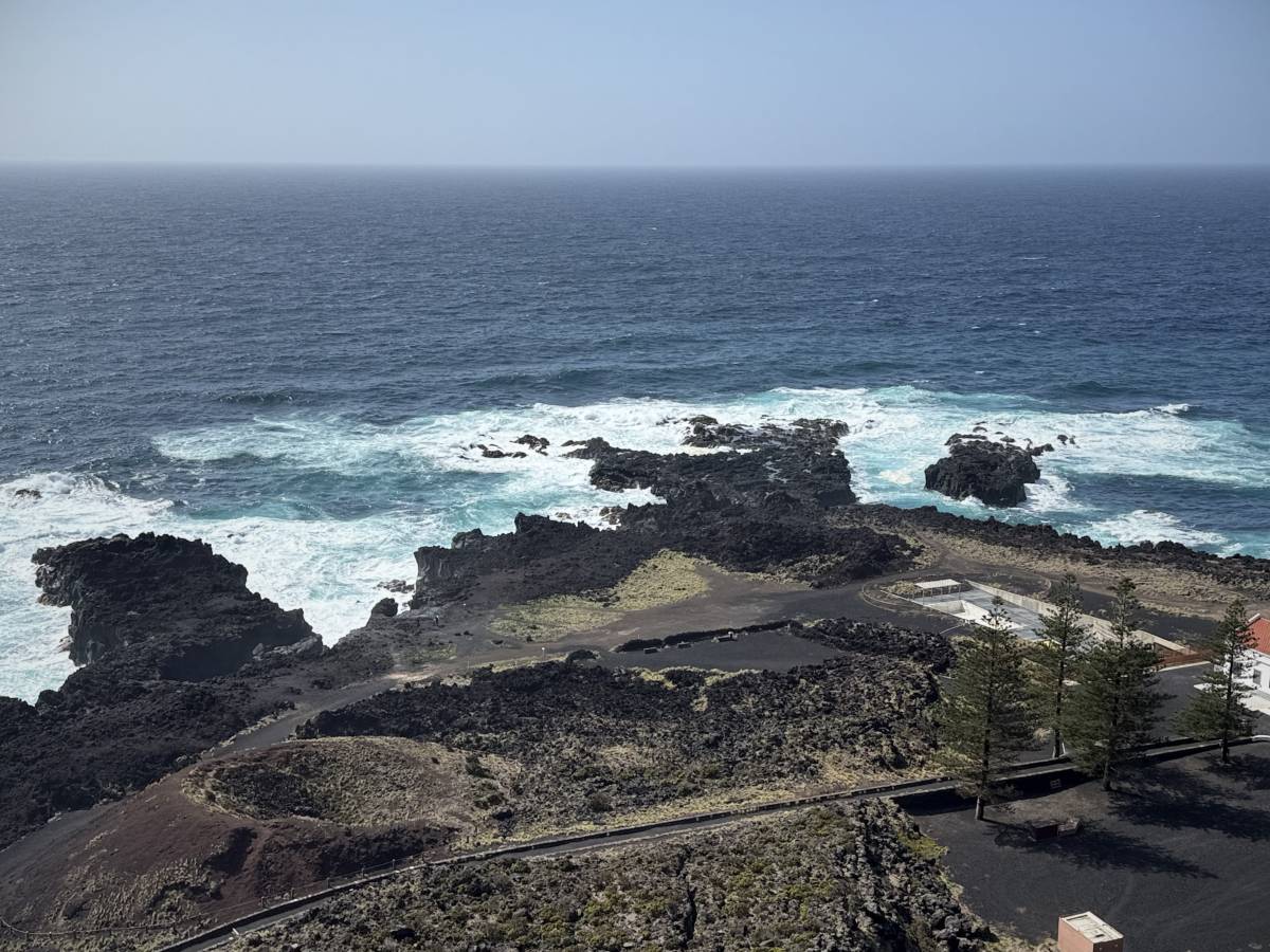 Photo 5 by Cenk T. about hiring a Volkswagen Caddy in Ponta Delgada (20/04/2026)