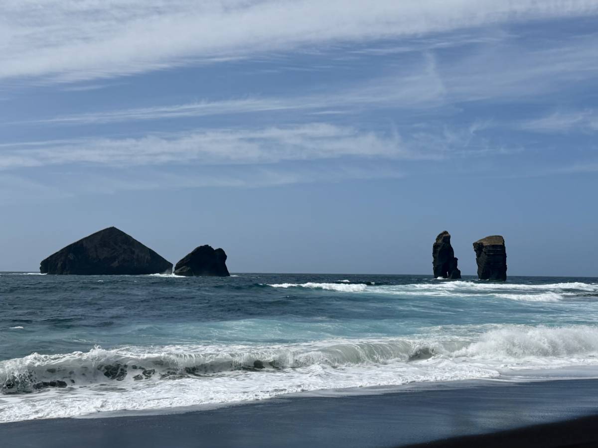 Photo 17 by Cenk T. about hiring a Volkswagen Caddy in Ponta Delgada (20/04/2026)