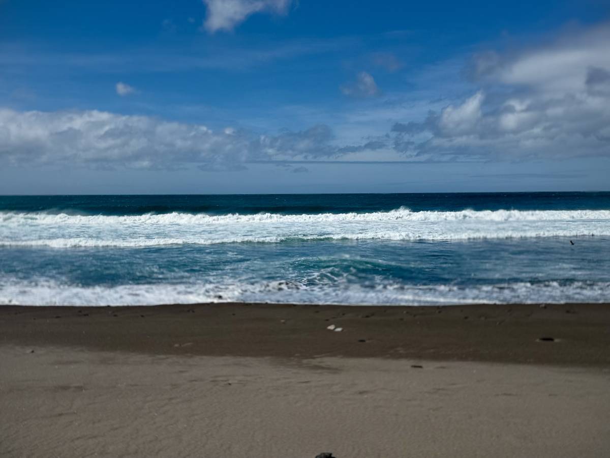Photo 19 by Cenk T. about hiring a Volkswagen Caddy in Ponta Delgada (20/04/2026)